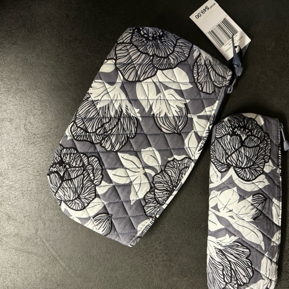 New!!! Vera Bradley Bundle Travel Cosmetic Bag and pencil/ make up brush bag - Picture 2 of 5